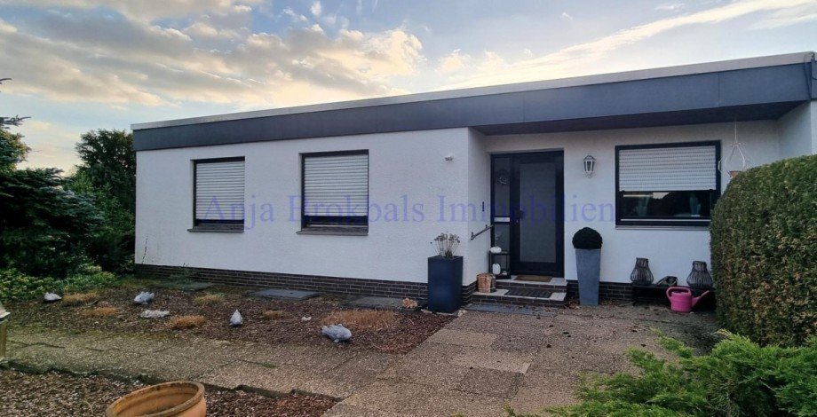 Eingangsseite Reihenendhaus G�tersloh