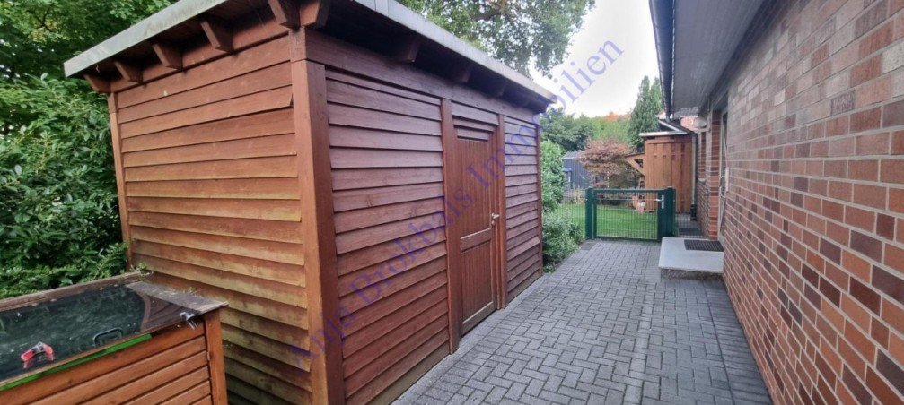 Fahrradhaus am Eingang Wohnung G�tersloh