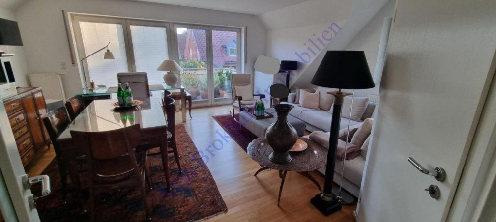 Helles Wohnzimmer mit Balkon Wohnung G�tersloh