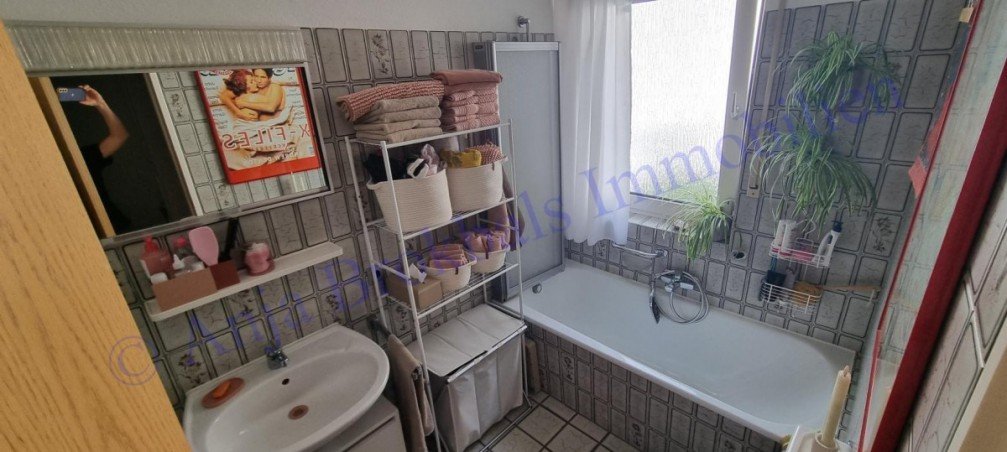 Bad mit Fenster Wohnung G�tersloh