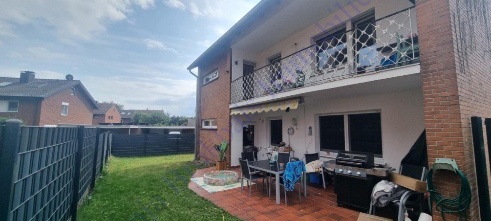 Seitengarten Zweifamilienhaus Harsewinkel