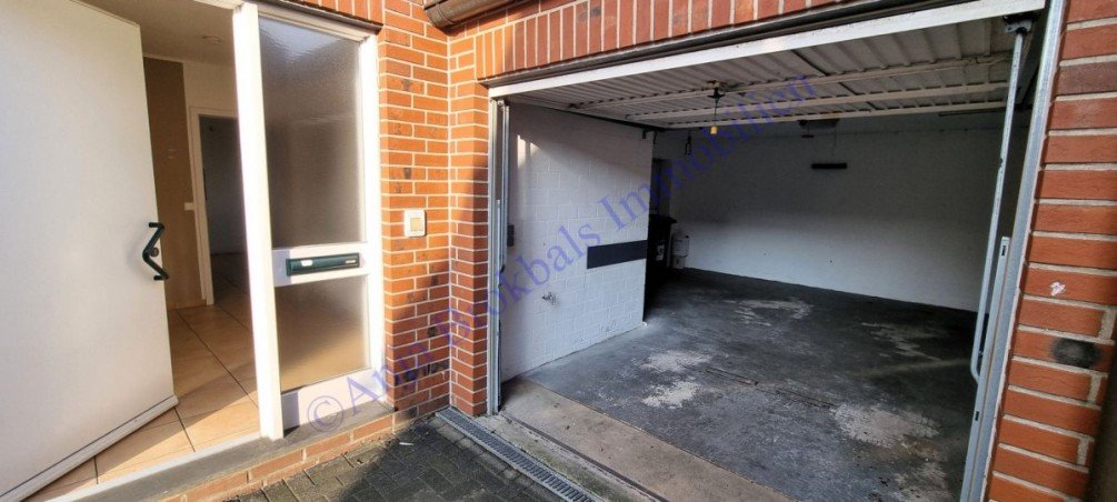 Hauseingang und Garage Doppelhaush�lfte G�tersloh