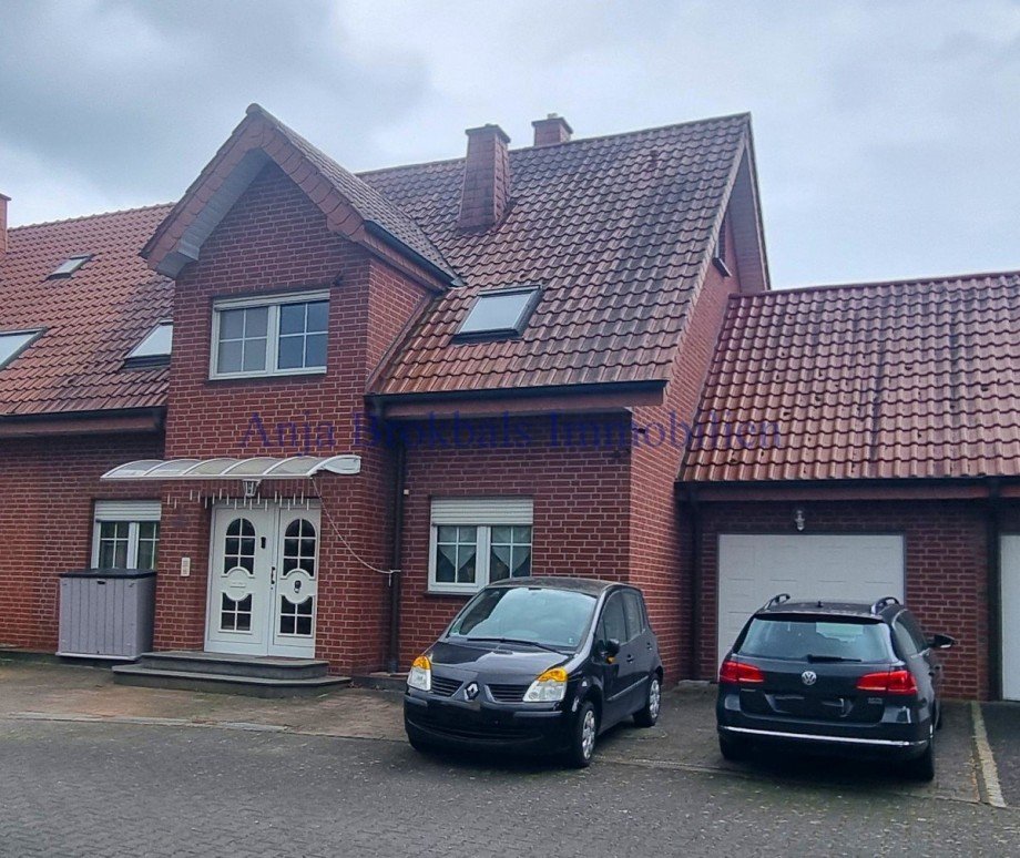 Frontansicht mit Garage Doppelhaush�lfte G�tersloh