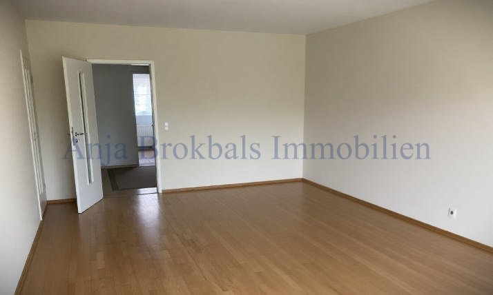 Wohnzimmer unm�bliert KI Wohnung G�tersloh