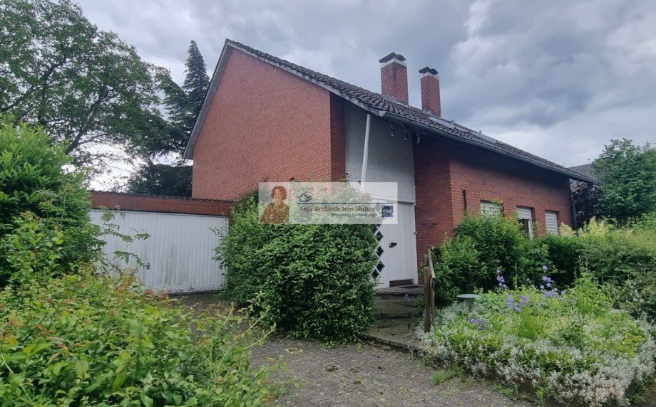 Hauseingang und Doppelgarage Zweifamilienhaus Beckum
