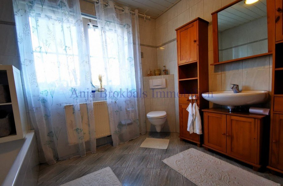 Tageslicht Bad EG Doppelhaush�lfte G�tersloh