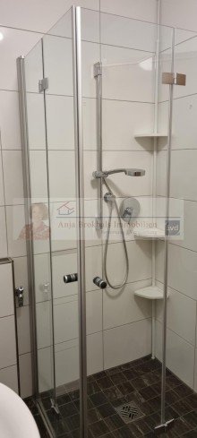 Modernes Bad mit bodentiefer Dusche Mietangebot: Raumwunder mit Platz f�r Ihr Home-Office in G�tersloh am Stadtpark (**VERMIETET**)