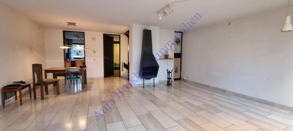 Wohnzimmer mit Kaminofen Reihenmittelhaus G�tersloh