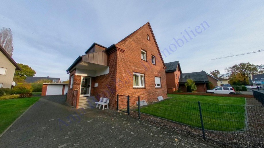 Einfahrt, Haupteingang, Vorgarten Einfamilienhaus G�tersloh