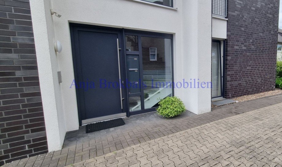 Ansprechender Hauseingang Wohnung G�tersloh
