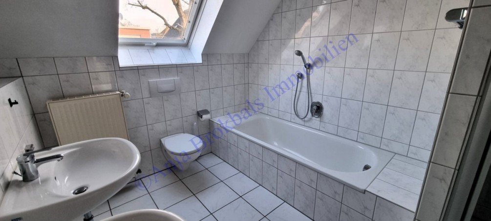 Tageslicht Bad, mit Fenster Doppelhaush�lfte G�tersloh