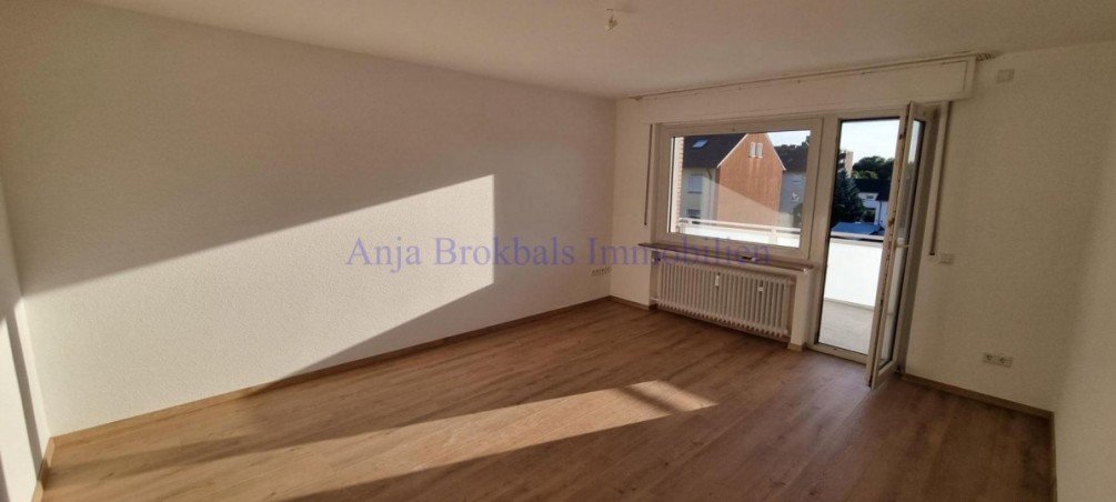 Wohnzimmer mit Balkon Wohnung G�tersloh