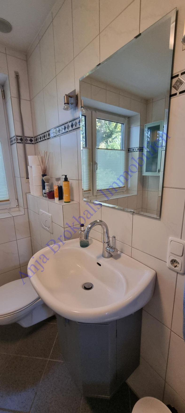 Waschbecken und Toilette Wohnung G�tersloh
