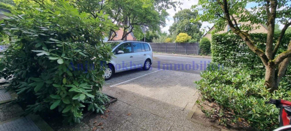 Pkw vor der T�r Wohnung G�tersloh