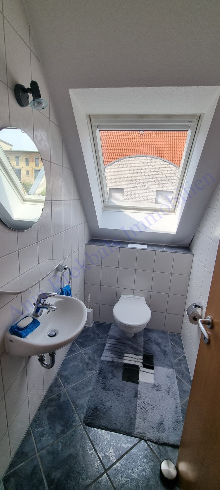 G�ste WC mit Fenster Wohnung Rheda-Wiedenbr�ck