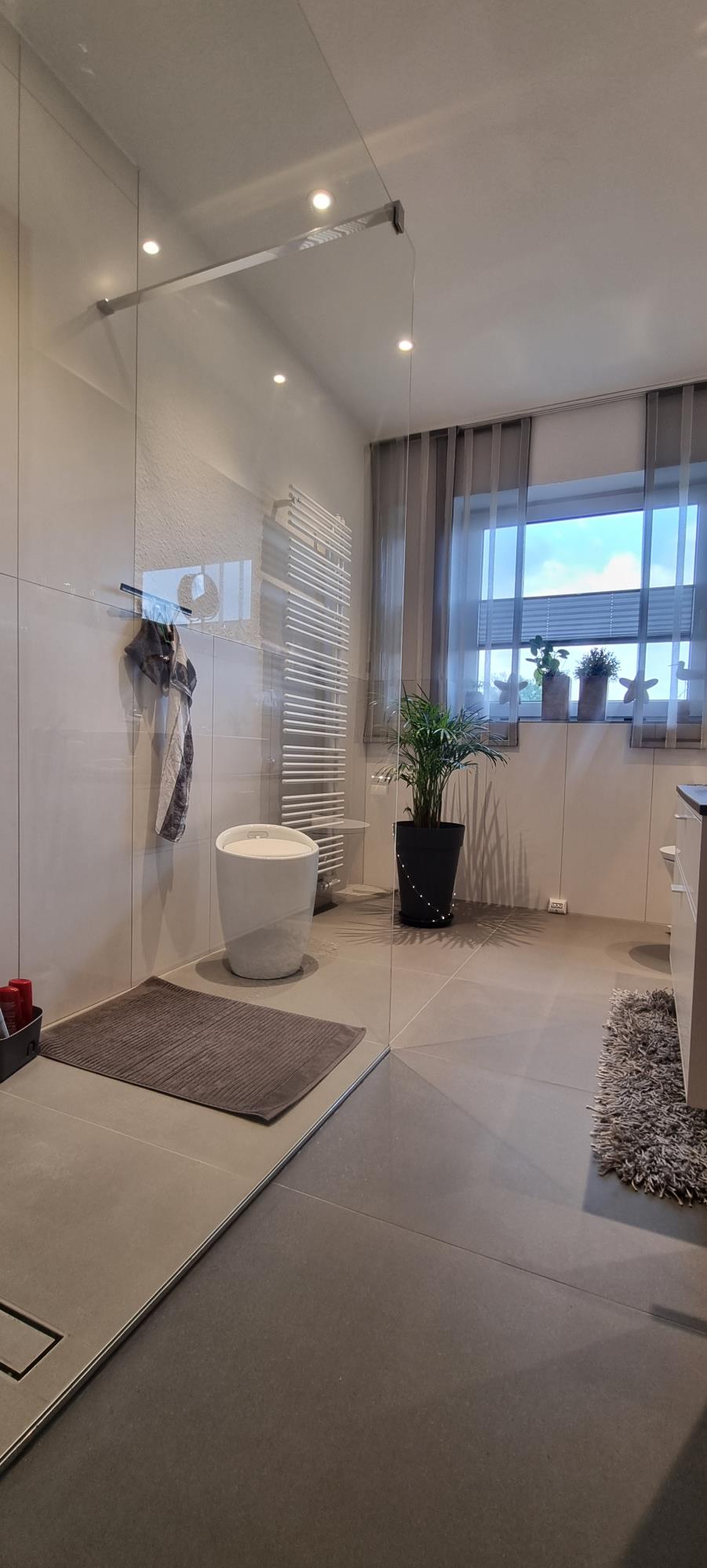 Bad mit Fenster Wohnung G�tersloh