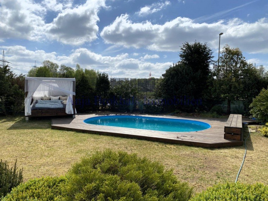 Blick auf Pool Reihenendhaus G�tersloh