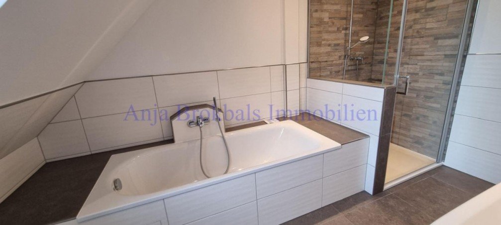 Badewanne und Dusche Wohnung Steinhagen
