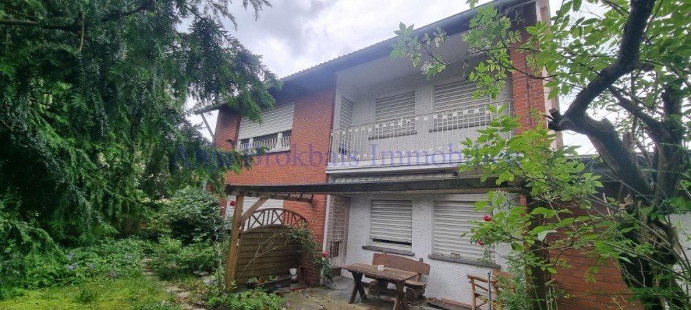 Unten Terrasse, oben Balkon Zweifamilienhaus Beckum
