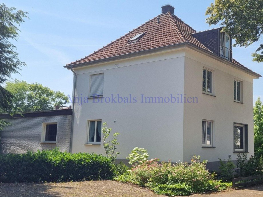 Ansicht Parkplatzsseite Zweifamilienhaus G�tersloh