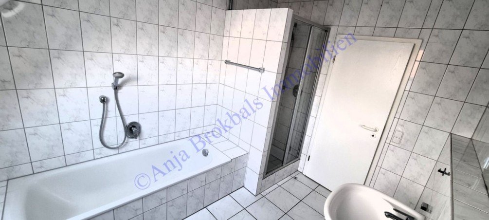 Dusche und Badewanne Doppelhaush�lfte G�tersloh