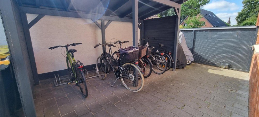 Fahrr�der unter Dach Wohnung G�tersloh