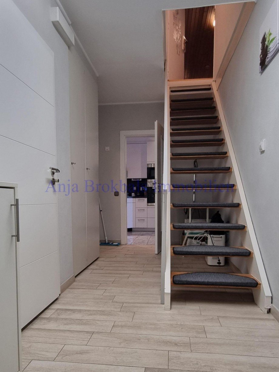 Seiteneingang, Treppe zum DG Einfamilienhaus Rheda-Wiedenbr�ck