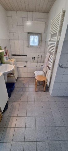 Bad EG Fenster 2-Familienhaus in Isselhorst: EG barrierefrei, 170 m�, 2 Carports, toller Garten, 2 Eing�nge - provisionsfrei f�r K�ufer
