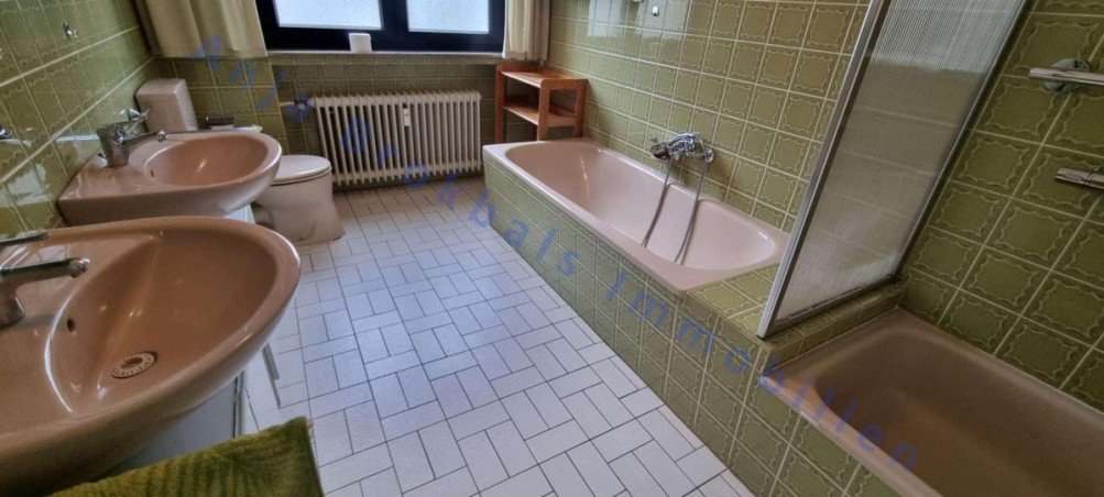 Gro�es Bad Wohnung G�tersloh