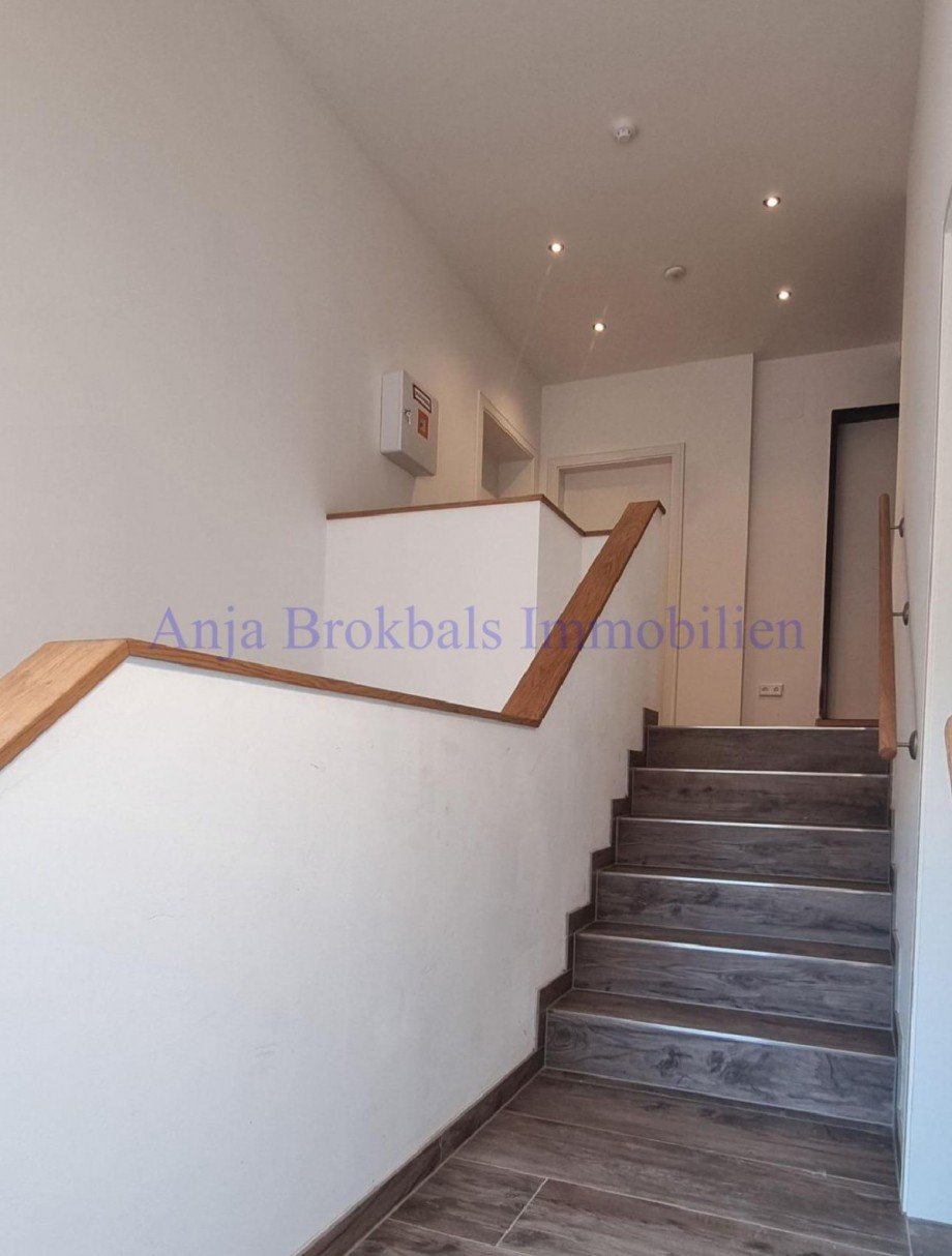 Moderne Treppe zur Etage Wohnung Steinhagen